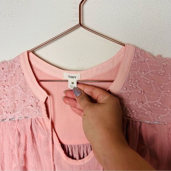 EUC Anthropologie Tiny Pink Embroidered Split Neck Peasant Top Blouse Medium - Picture 4 of 5